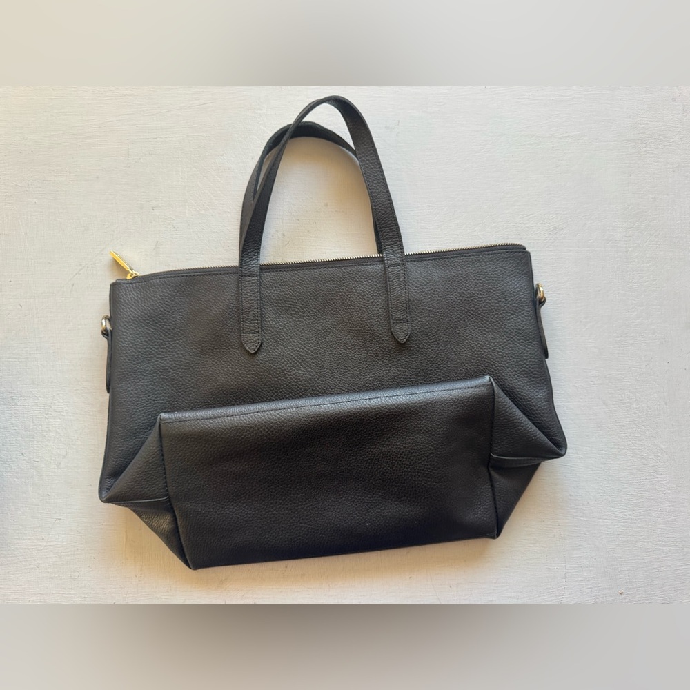 Cuyana Cuyana Leather Zippered Tote in Black Pebbled Leather - Picture 6 of 12